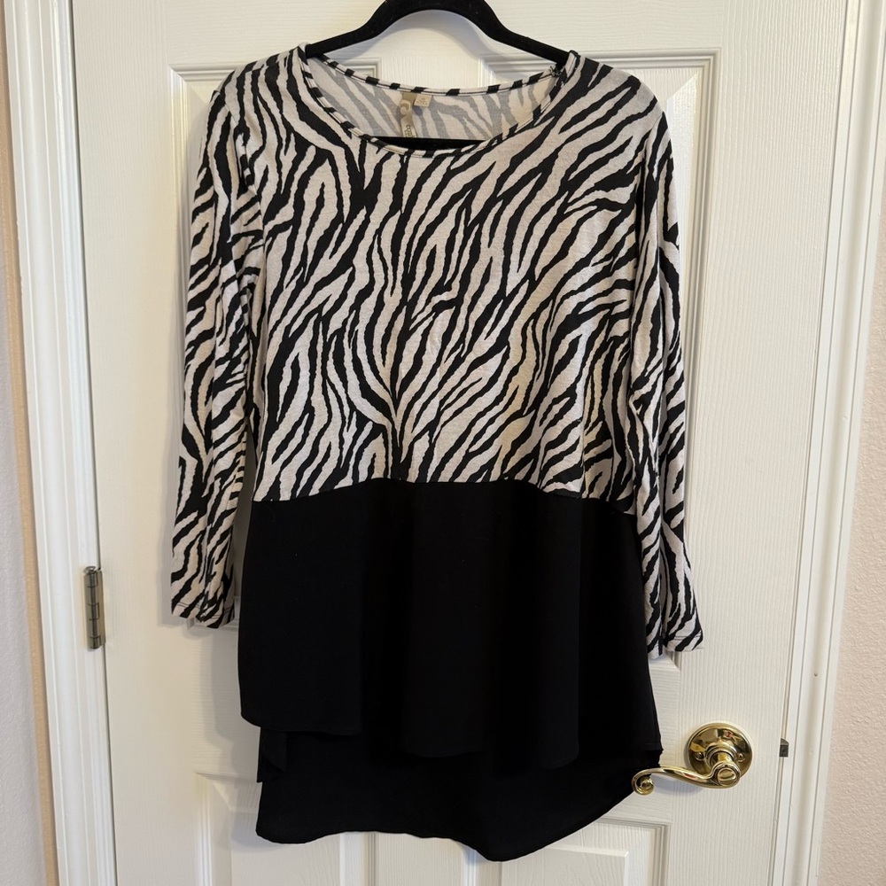 Comfy USA Black and White Zebra Print Top